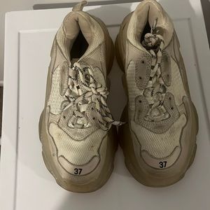 Need to be clean size 7 true to size